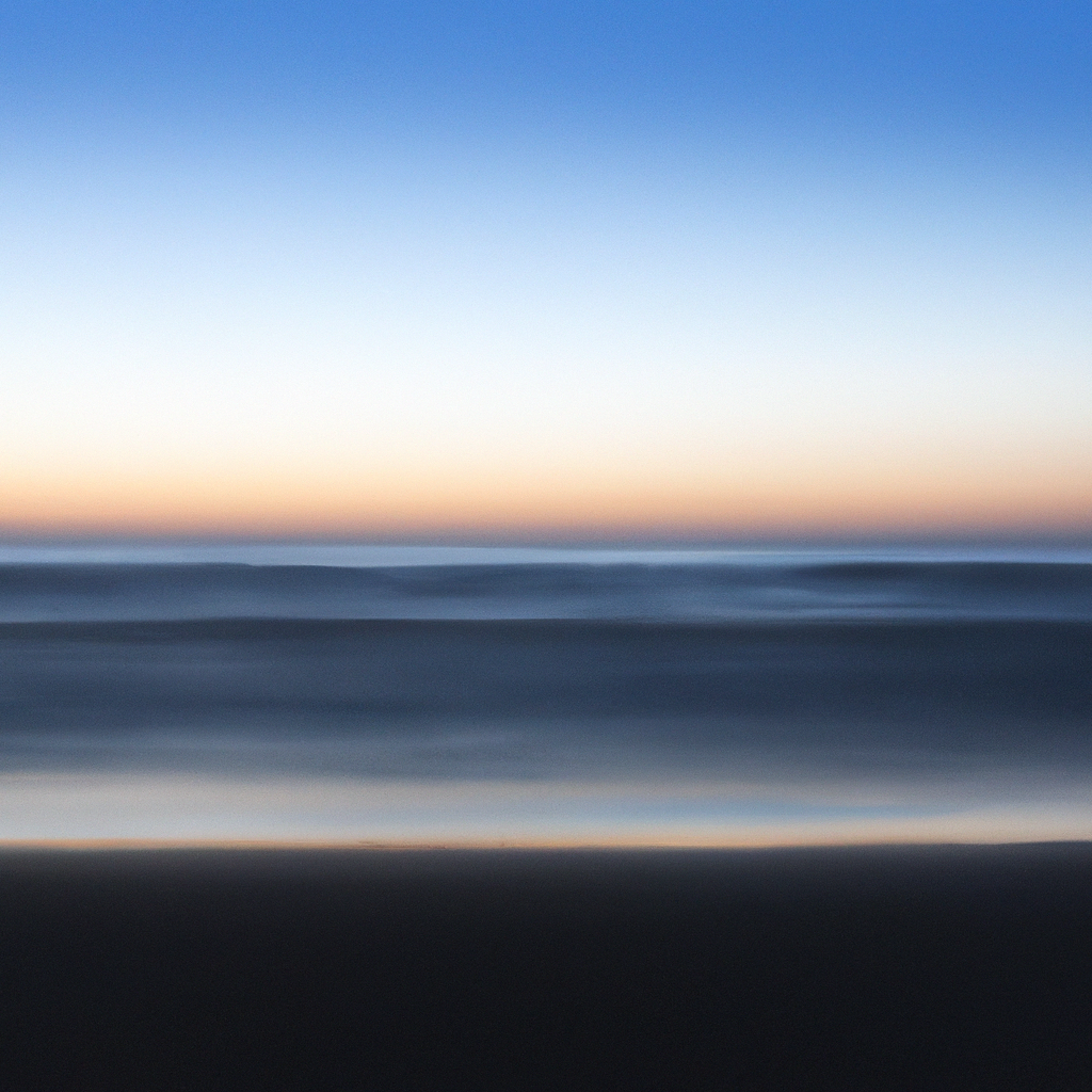 Crépuscule doux sur plage des îles françaises, ciel pastel et océan calme